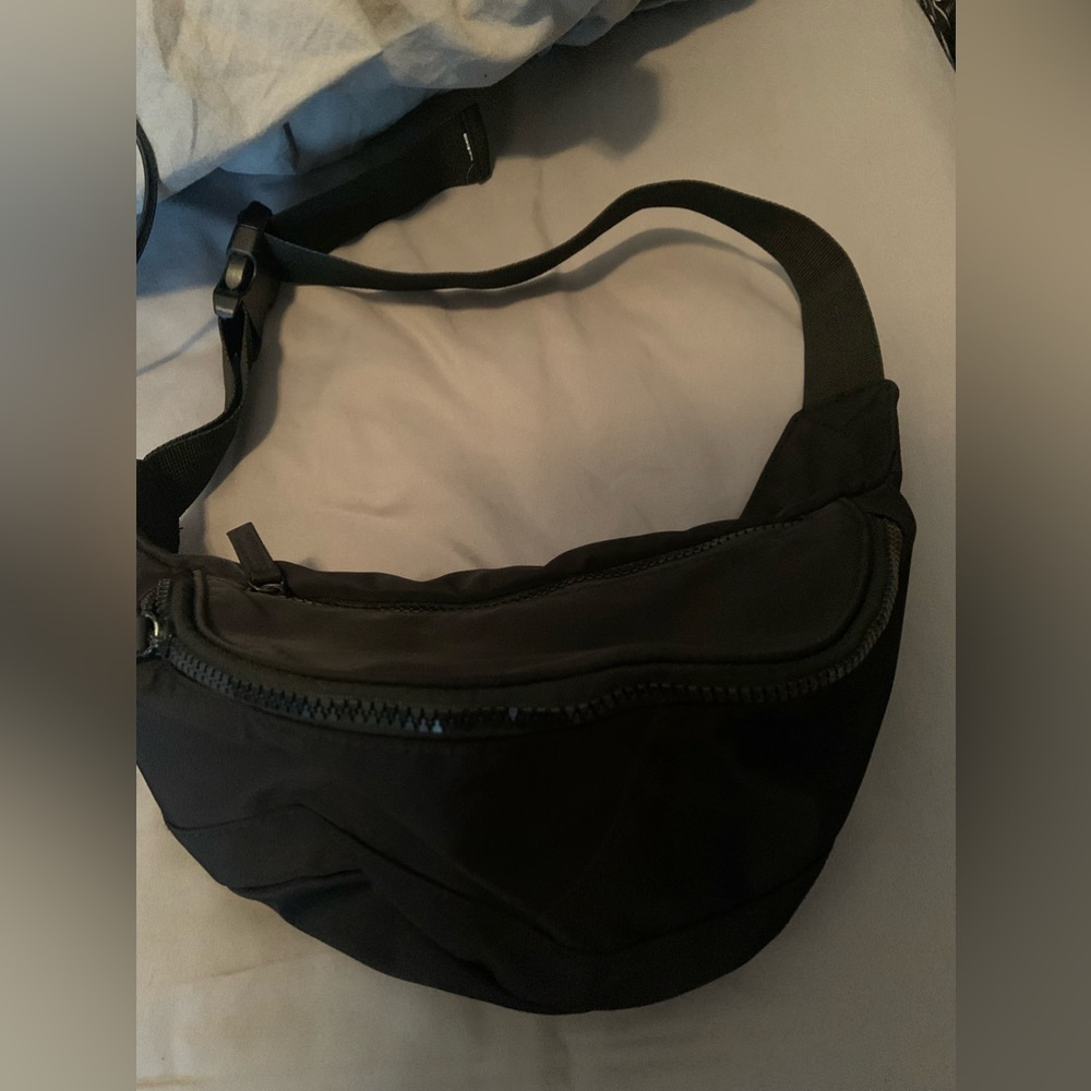LARGE BLACK FANNY PACK TWO POCKETS